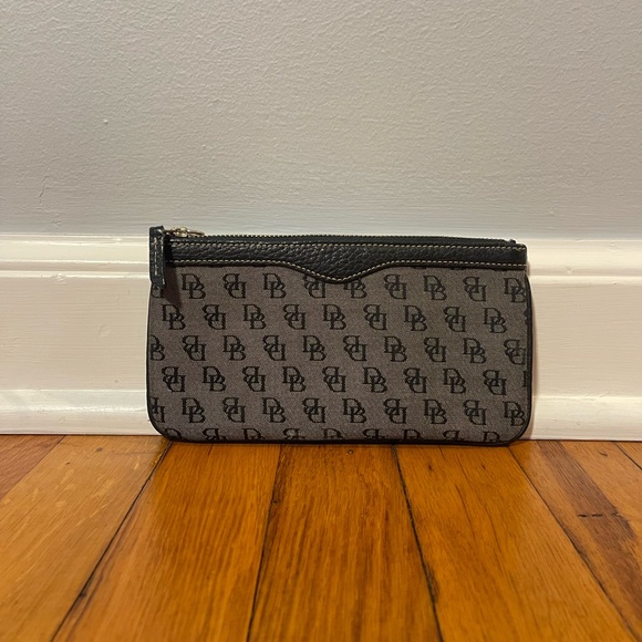 Beautiful Dooney&Bourke Monogram Mini Clutch - Picture 1 of 6